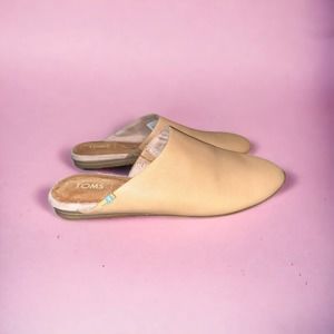 Toms Kelli Mule Nude Leather Women’s Size 5.5 NEW